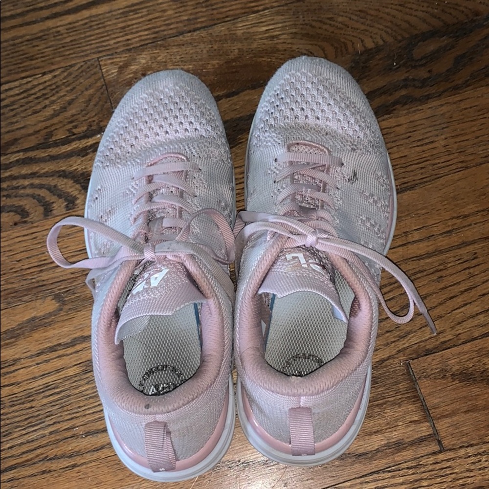 Women’s blush techloom APL tennis shoes!!